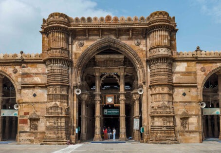 Divine Gujarat Tour – Dwarka, Somnath, Diu & Gir Safari