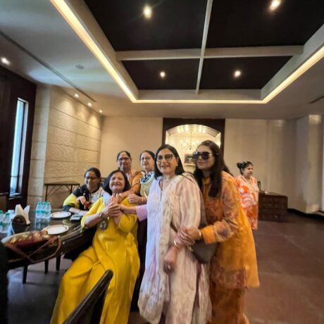 👯_♀️with my butterflies 🦋 murthal lunch🍱🍽️All about May month Kitty 😻... chatting and chil (5)